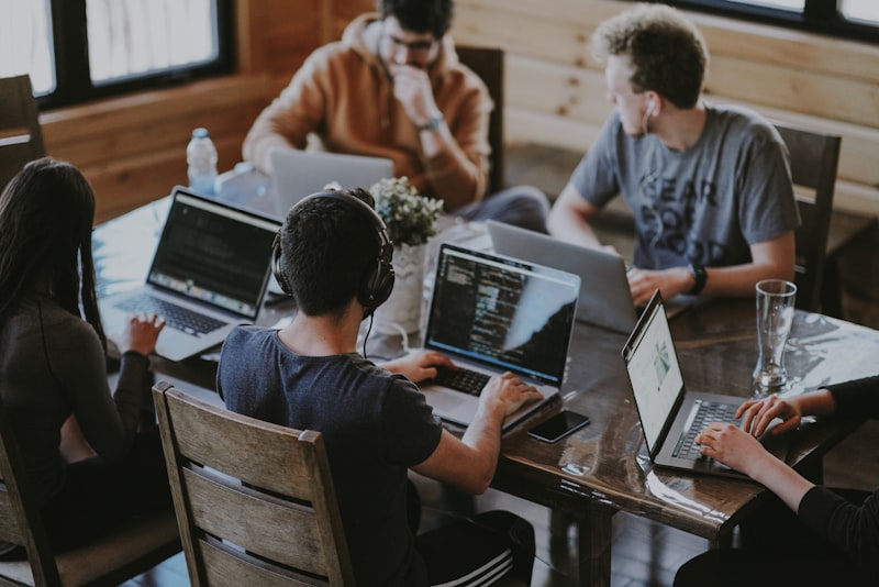 Equipo de Lertatyx en producción